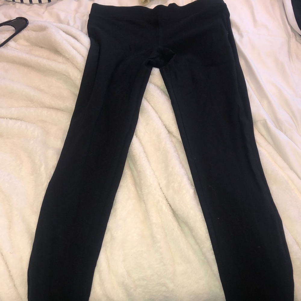 Black leggings.